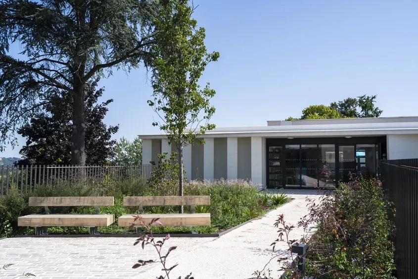 Vue depuis le jardin thérapeutique.
