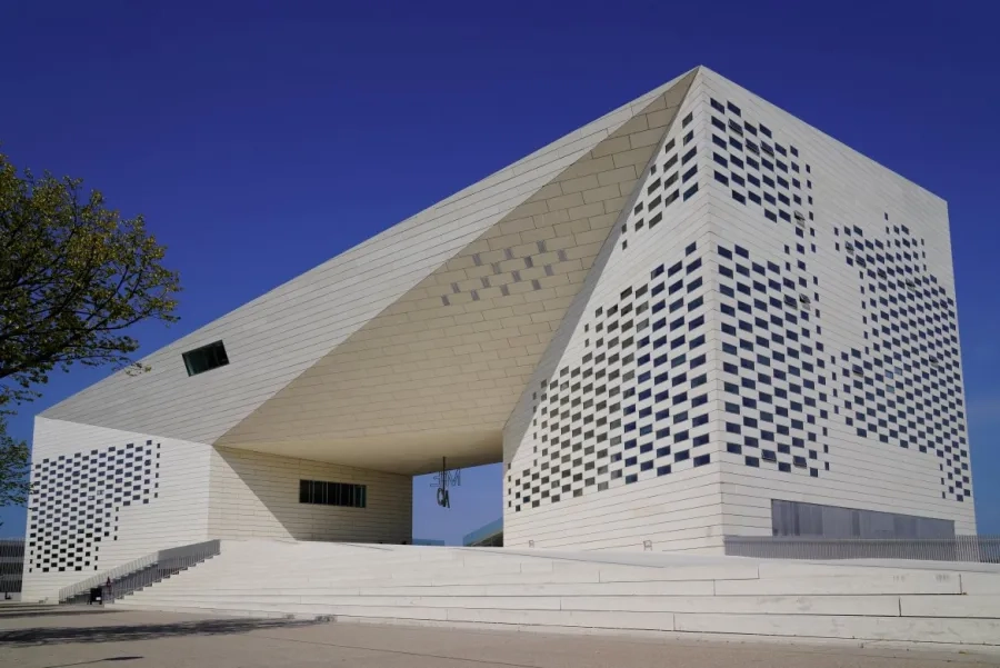 La Méca, Bordeaux. Archi. : Bjarke Ingels/Shutterstock.com La Méca, Bordeaux. Architecte Bjarke Ingels