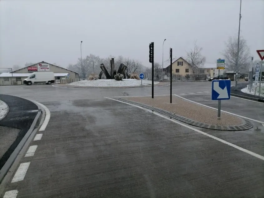 Le chantier du nouveau giratoire de Montalieu-Vercieu a pris fin le 16 novembre 2020, soit seulement deux semaines après la fin de la mise en œuvre du béton.